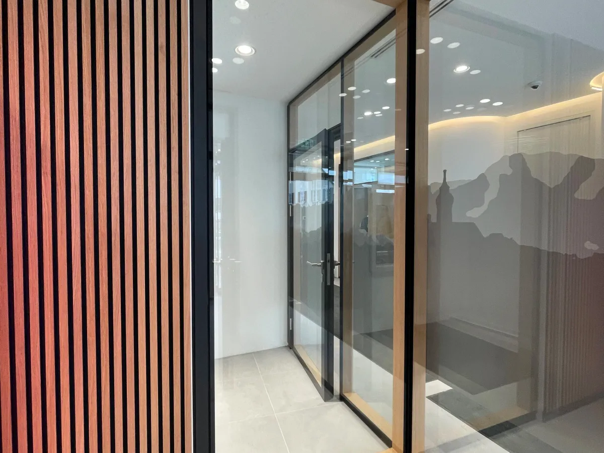 VR Bank, Detail